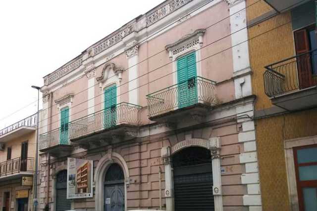Arrivano le ruspe a Carbonara e Ceglie: nuovi appartamenti al posto dei palazzi dell'800
